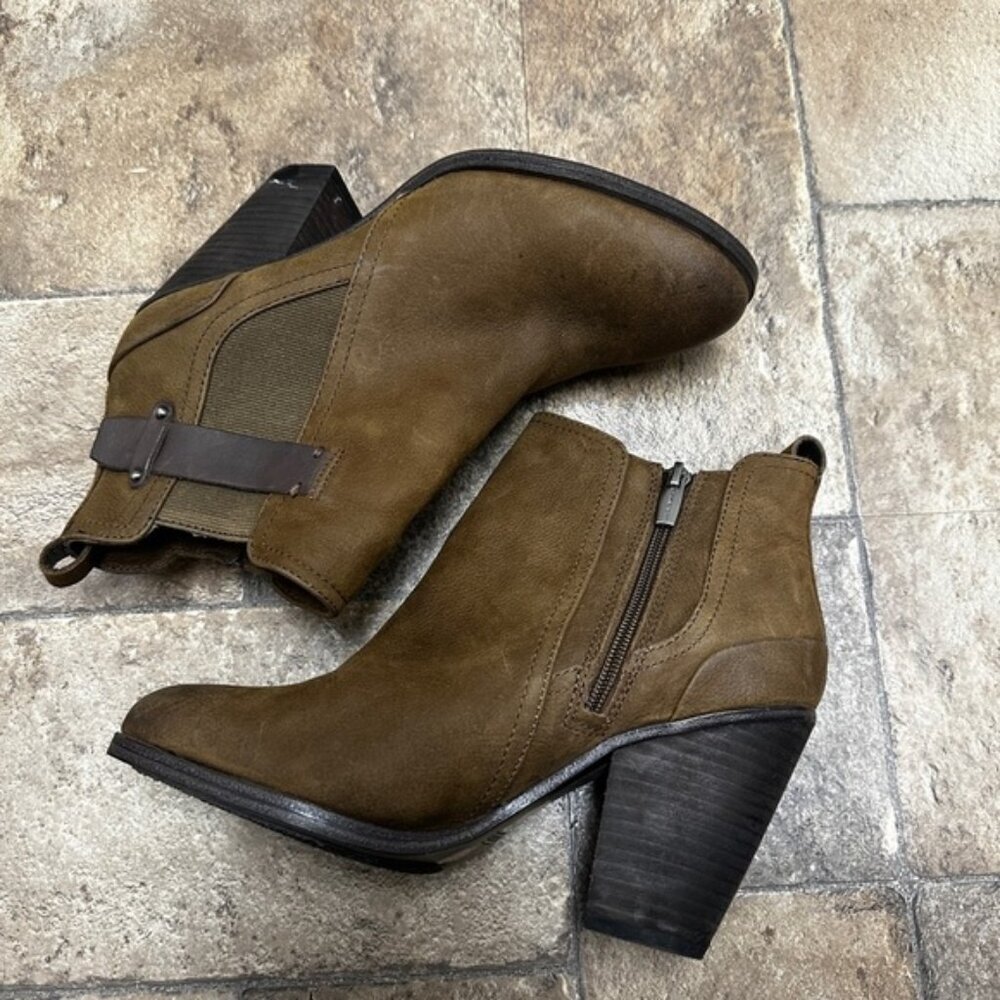 Vince  Camuto Hayes Leather bootie sz 8.5